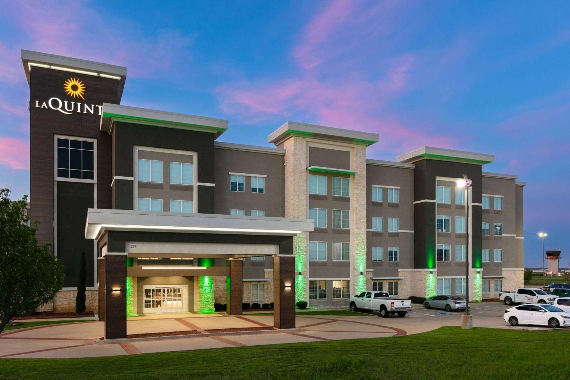 La Quinta Inn & Suites By Wyndham Ft Worth-Burleson Exterior foto